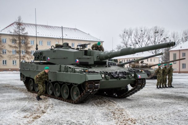 Танк Leopard 2A4.  Чехия (Фото VLADIMIR PRYCEK / EPA)
