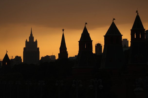 Вид на здание МИДа и башни Кремля в Москве (Фото Станислава Красильникова/ТАСС)