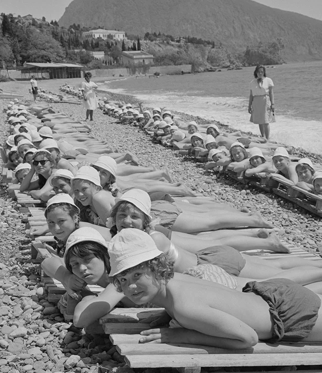 Жас эротикалық фотосуреттер Қос енуге арналған белдік қондырмасының бейнесі