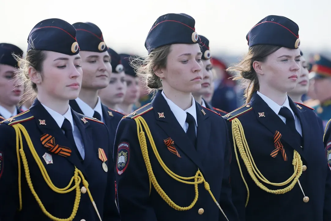 Медведев заявил, что России нужна контрактно-призывная армия в 1,5 млн человек