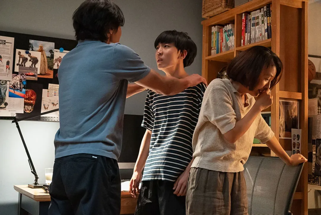 Семеновтың порно видеосы Үлкен шпилькамен жыныстық қатынас