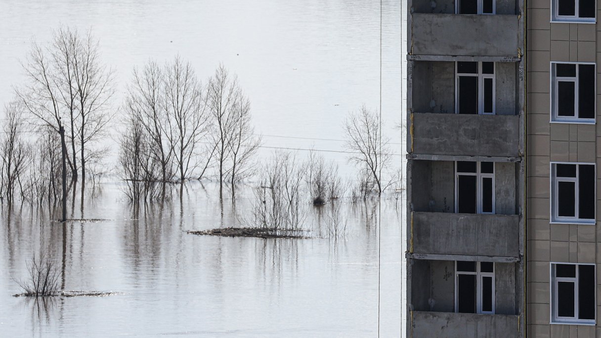 Что происходит в Оренбурге на фоне массовой эвакуации из-за паводков ...