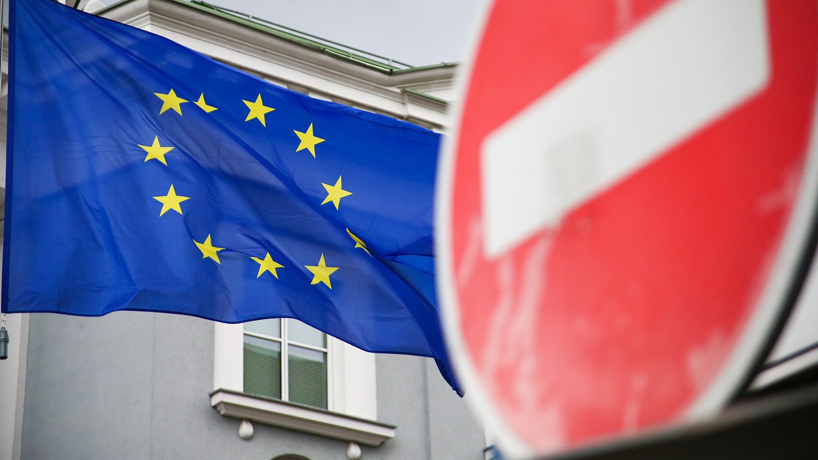 Евросоюз намерен добавить в список санкций по России более 50 организаций