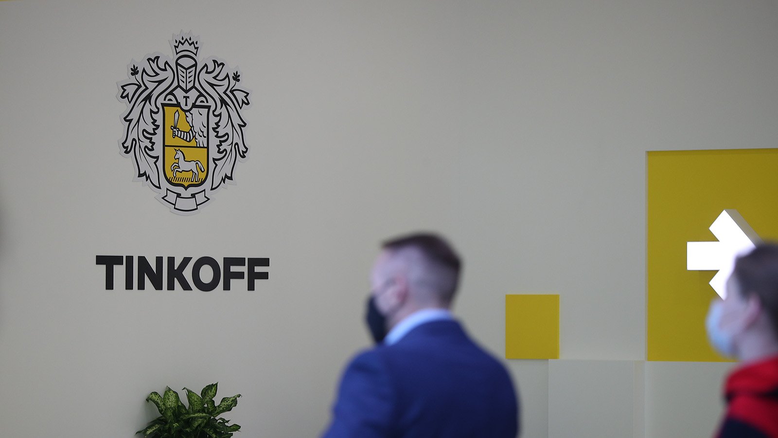 Тинькофф кредит наличными. Получать зарплату в тинькофф. Тинькофф банк зарплатная карта. Банковская карта тинькофф блэк. Получать зарплату в тинькофф.