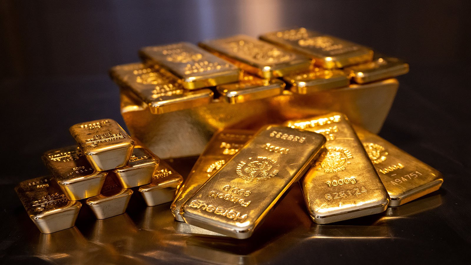 Purchasing gold is. Слиток золота. Монетарное золото. Слитки российского золота. Золото в экономике