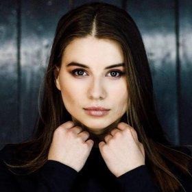 Әдемі араб әйелдерінің жыныстық қатынасқа түсуінің видеосы Томпақтың анусында