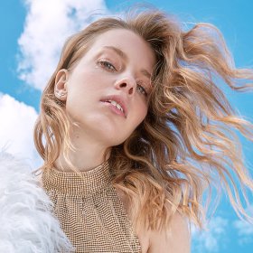 Жарнамадағы қызбен жыныстық қатынас