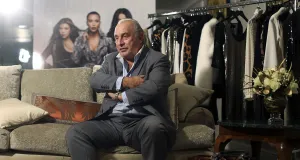 В долгах, как в шелках: почему империя скандального миллиардера продает Topshop