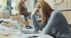 «Тихое сокращение»: как невыносимые условия работы вынуждают людей увольняться
