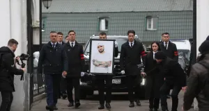 Тысячные толпы и задержания: как в Москве прощались с рэпером Пашей Техником