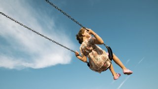 голые мамки c детьми В Новосибирской области опека забрала детей у матери из-за отсутствия  электричества в доме при -30°C. Ей без предупреждения отключили свет из-за  микродолга — Новая газета Европа