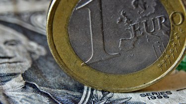 Что нужно знать при покупке наличных долларов и евро - Российская газета
