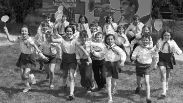 Әйелі күйеуінің есегін қырады. Эротикалық модельдер туралы бейне