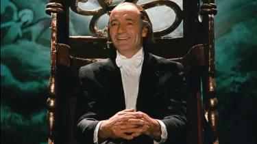 Екі қыз бір қызды сиқытты Ол маған əйелін сипауды өтінді.