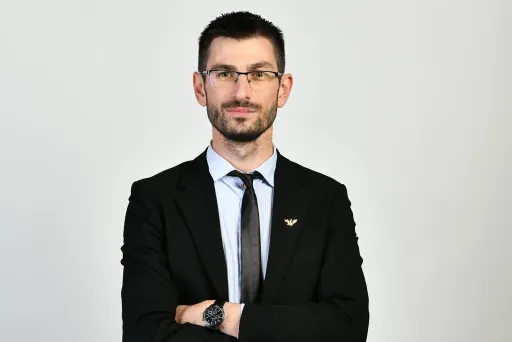 Алихан Динаев, учитель обществознания, кандидат педагогических наук, автор книг «Почему он не читает», «Я не волшебник, я только учу»