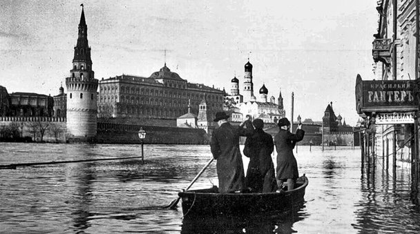 Во время наводнения в Москве, апрель 1908 года. (Фото Wikimedia Commons)
