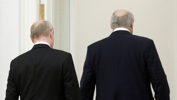 Президент России Владимир Путин и президент Белоруссии Александр Лукашенко после пресс-конференции по итогам встречи в Кремле (Фото: Михаил Метцель / ТАСС)