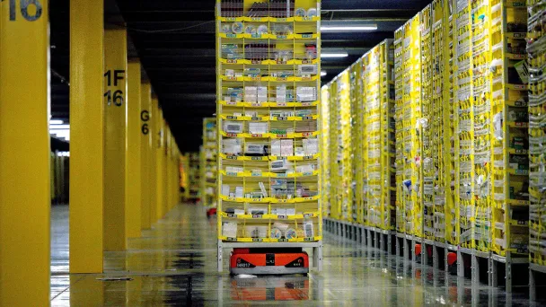 Центр выполнения заказов Amazon (Фото: The Press-Enterprise via Getty Images)