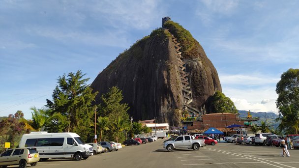 Гора Эль-Пеньон-де-Гуатапе. Гигантский камень был местом поклонения коренных народов Колумбии