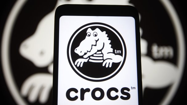 Компания Crocs планирует заработать $2,2-2,3 млрд выручки (Фото Getty Images)