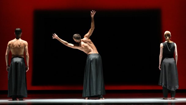 Сцена из балета Kaash (Фото Introdans/Hans Gerritsen) 