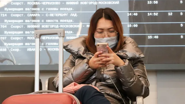 Москва. В зале ожидания железнодорожного вокзала «Восточный» (Фото Сергея Карпухина / ТАСС)
