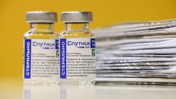 Один из препаратов для вакцинации от коронавирусной инфекции COVID-19 - "Спутник Лайт" (Фото Александра Рюмина/ТАСС)