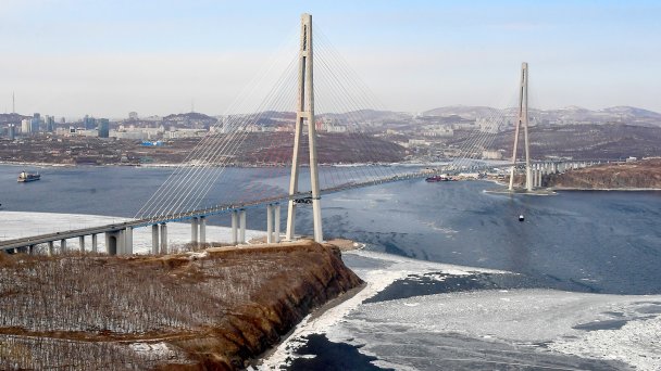 Владивосток. Вид на Русский мост (Фото Юрия Смитюка/ТАСС)