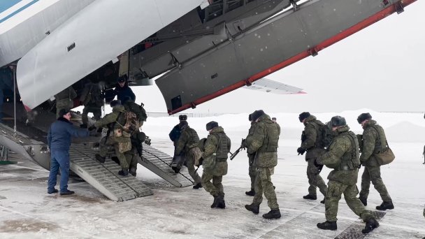 Вылет основных сил российских миротворцев ОДКБ в Казахстан. (Фото Anadolu Agency via Getty Images)
