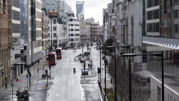Пустые улицы Лондона во время 3-го локдауна в январе 2021 года (Фото Mike Kemp/In Pictures via Getty Images)