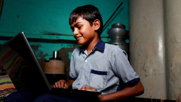Около 100 млн детей в Индии занимаются дополнительно в частном порядке, из них 10–15 млн — в онлайн-формате (Фото Getty images)