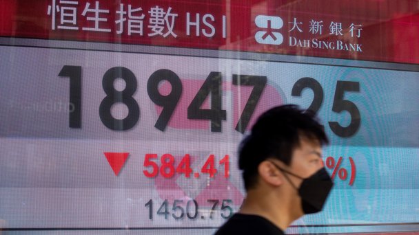 Обвал на гонконгской бирже Hang Seng China Enterprises 15 марта 2022 года (Фото Paul Yeung / Bloomberg via Getty Images)