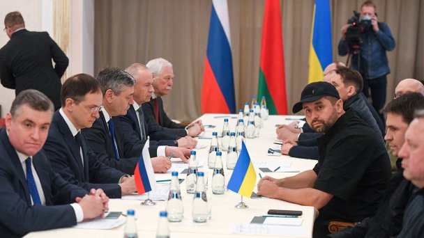 Первый раунд переговоров России и Украины состоялся 28 февраля и продолжался пять часов (Фото Александра Кряжева / POOL / ТАСС)