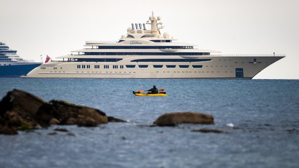 Россияне, которые хотят инвестировать в строительство новых яхт, смогут избежать санкций в Турции или ОАЭ. (Фото Finnbarr Webster / Getty Images)