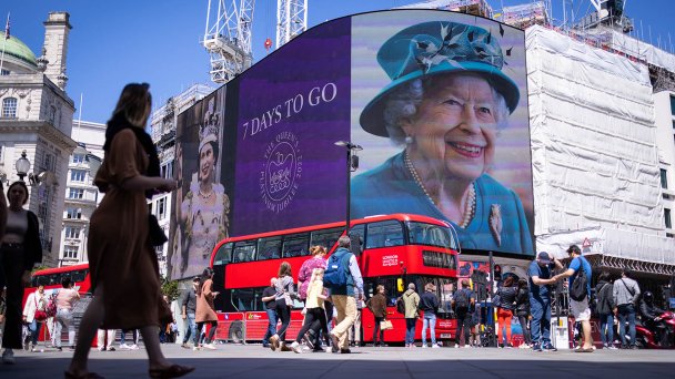 Лондон готовится к празднованию платинового юбилея правления королевы Великобритании (Фото EPA / TASS)