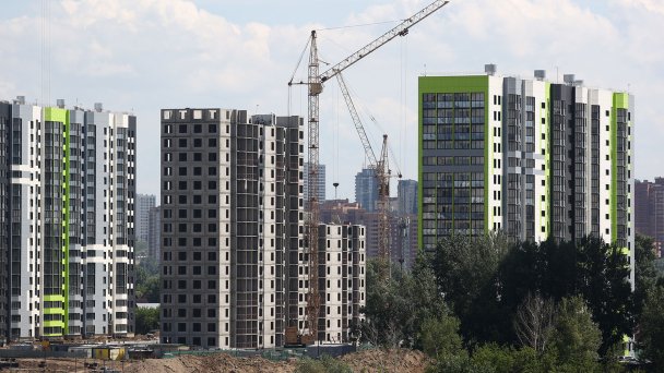 Вид на строительство многоэтажных домов. (Фото Кирилла Кухмаря / ТАСС)