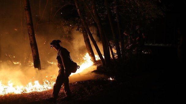 Пожар в Таббсе 12 октября 2017 года недалеко от Калистоги, Калифорния (Фото Justin Sullivan / Getty Images)