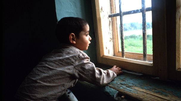  Ребенок в приюте в Плоешти, Румыния (Фото Cynthia Johnson / Liaison)