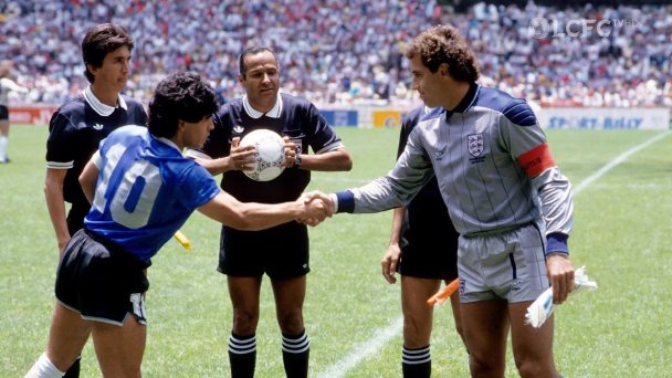 Диего Марадона на чемпионате мира 1986 года перед началом матча между Аргентиной и Англией (Фото Graham Budd Auctions)
