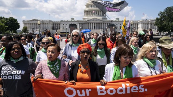 Протест «Роу против Уэйда» на Капитолийском холме 19 июля 2022 года в Вашингтоне (Фото Kent Nishimura / Los Angeles Times via Getty Images)