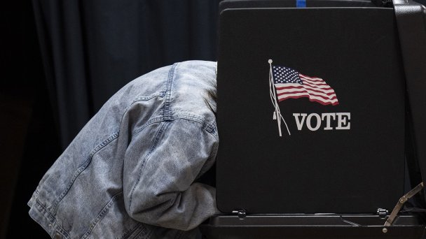 Избирательный участок на промежуточных выборах в Колумбусе, штат Огайо, 8 ноября 2022 года (Фото Drew Angerer / Getty Images)