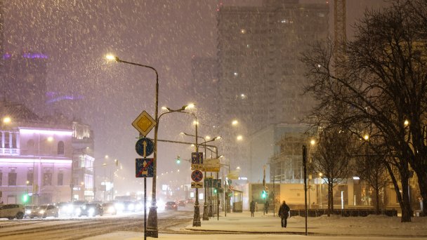 Москва, Новый Арбат во время снегопада (Фото Марины Лысцевой / ТАСС)