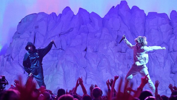 Джастин Бибер и The Kid Laroi (Фото Kevin Mazur / MTV VMAs 2021 / Getty Images for MTV/ViacomCBS)