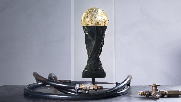 «Кубок FIFA, наполненный катарской нефтью». Андрей Молодкин (Фото DR)
