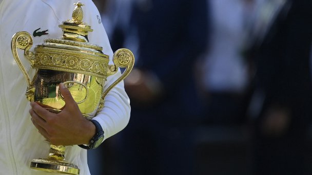 Общий вид трофея на турнире Уимблдон (Фото Toby Melville / Reuters)