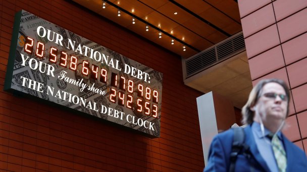 Часы государственного долга в районе Манхэттен в Нью-Йорке (Фото Sannon Stapleton / Reuters)