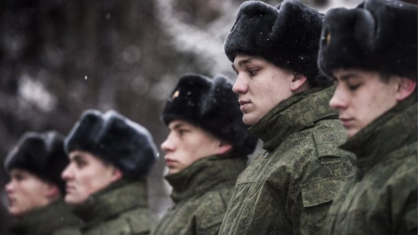 Отправка воинской команды призывников на службу (Фото Евгения Курскова / ТАСС)