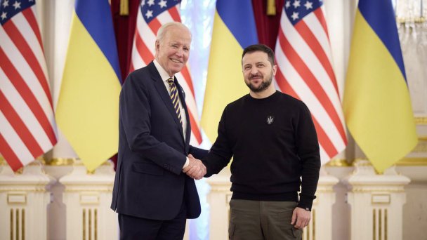 Джо Байден и Владимир Зеленский в Киеве (ФотоUkrainian Presidency / Anadolu Agency via Getty Images)