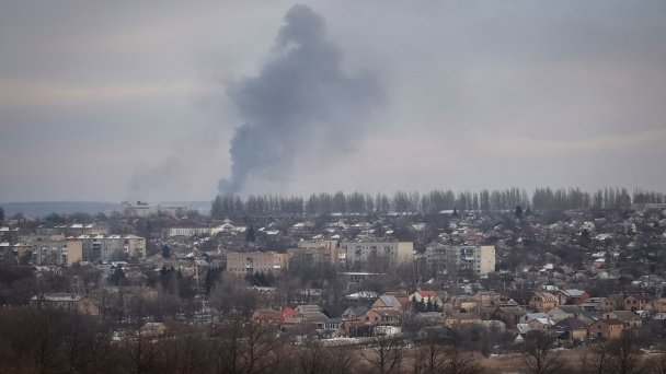 Смог во время боев в Бахмуте, Украина, 9 февраля 2023 года (Фото Yevgeny Titov / Reuters)