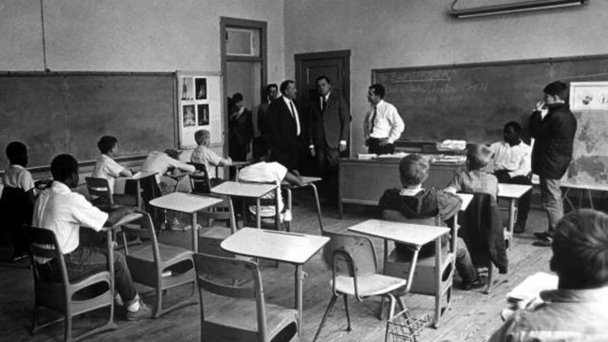 Губернатор Флориды Клод Кирк на экскурсии по школе Дозье, 1968 год (Фото Florida Memory Project)
